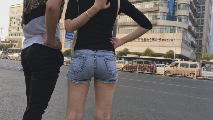 【狼哥最新原创作品】极品灰牛翘臀眼镜MM[MP4/4GB]