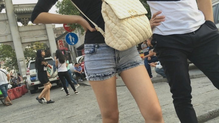 【狼哥最新原创作品】极品灰牛翘臀眼镜MM[MP4/4GB]