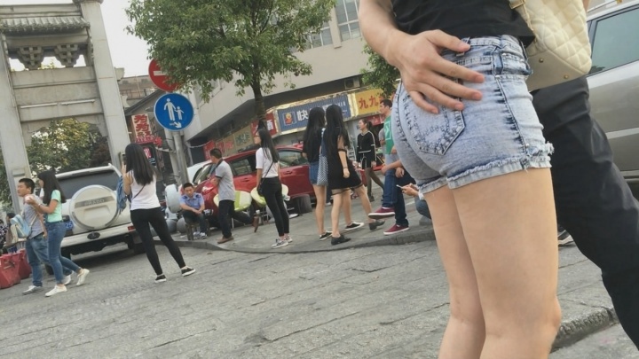 【狼哥最新原创作品】极品灰牛翘臀眼镜MM[MP4/4GB]