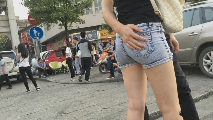 【狼哥最新原创作品】极品灰牛翘臀眼镜MM[MP4/4GB]