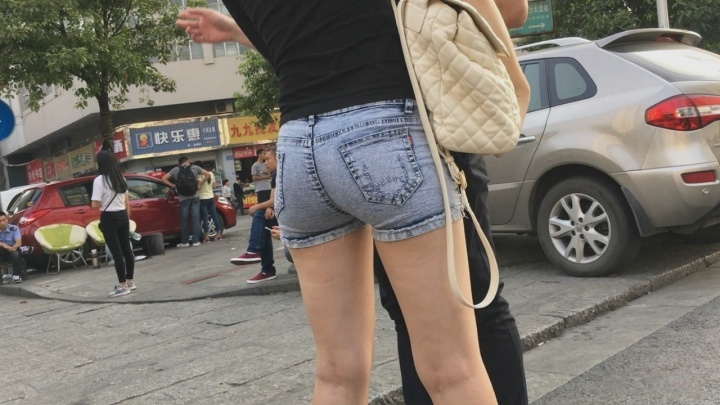 【狼哥最新原创作品】极品灰牛翘臀眼镜MM[MP4/4GB]