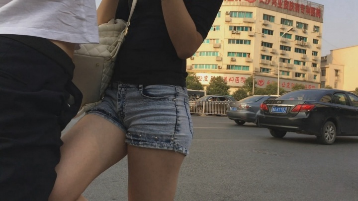 【狼哥最新原创作品】极品灰牛翘臀眼镜MM[MP4/4GB]