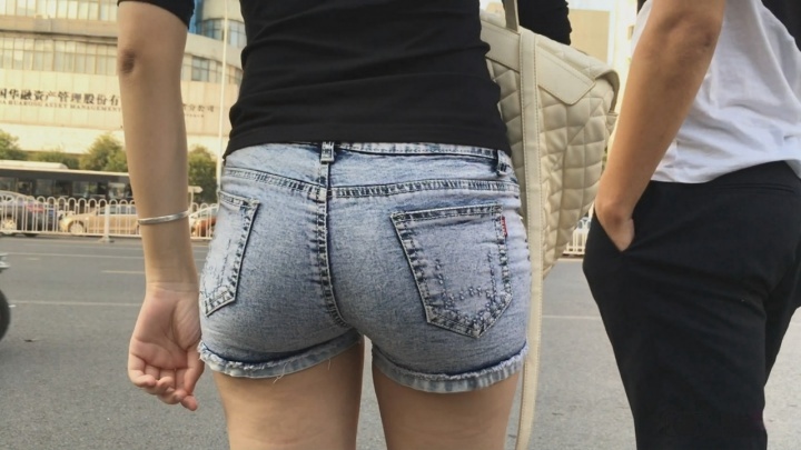 【狼哥最新原创作品】极品灰牛翘臀眼镜MM[MP4/4GB]