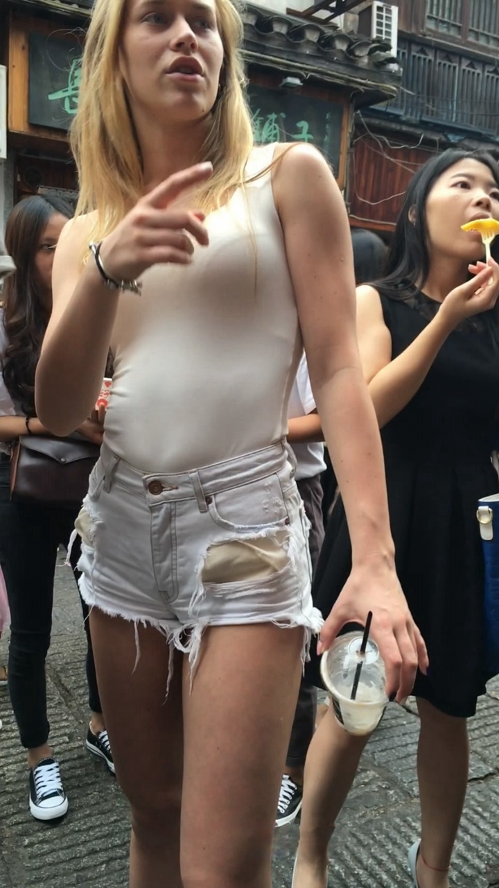 超短碎边热牛丰臀洋妞[MP4/2GB] [