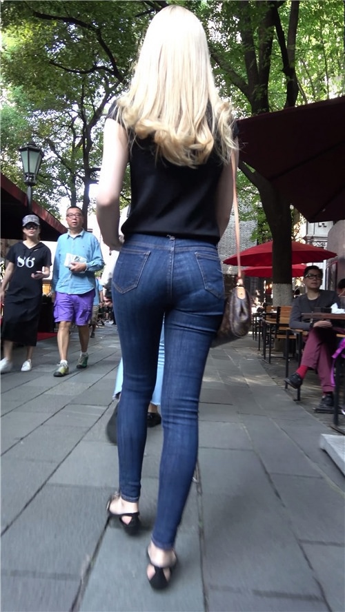 牛仔裤黄发美女[3.43G/MP4]