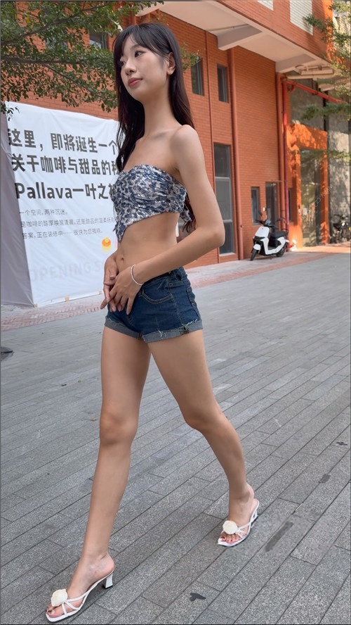 砖红与夏意（上）[5.85G/MP4]