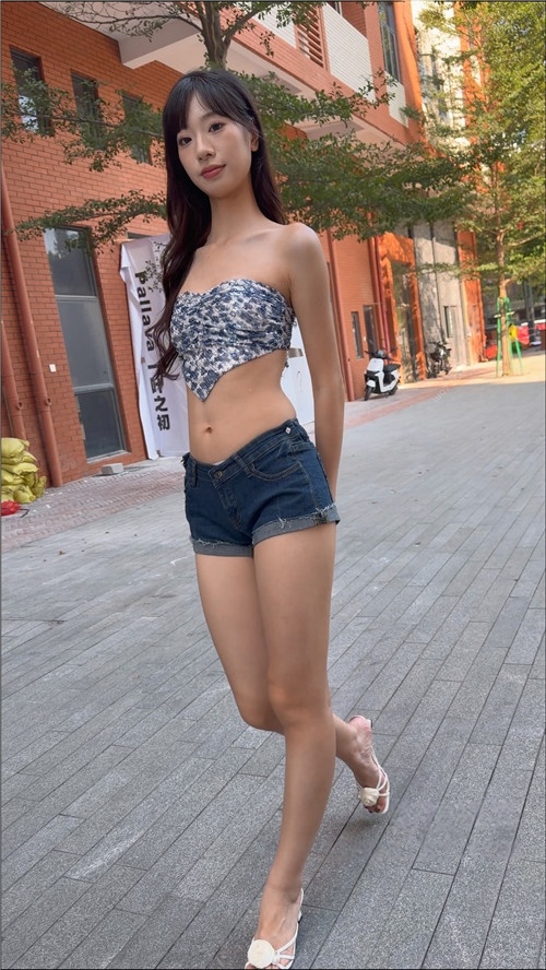 砖红与夏意（上）[5.85G/MP4]