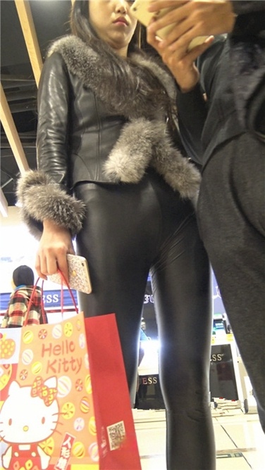 4K超清画质！商场性感紧身皮裤高挑美女第二季[3GB/MP4]