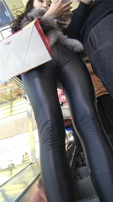 4K超清画质！商场性感紧身皮裤高挑美女第二季[3GB/MP4]