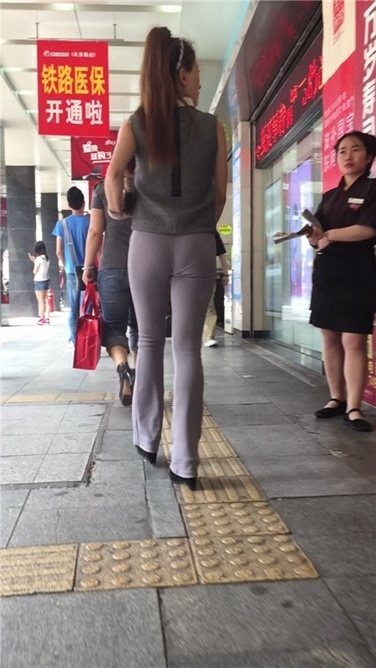 [JACK原创作品]极品紧身灰色打底裤熟女，太有味道了[623MB]