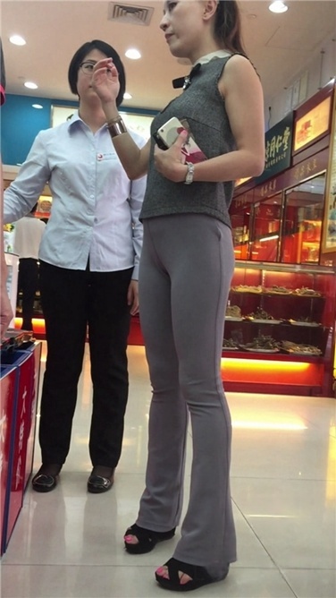 [JACK原创作品]极品紧身灰色打底裤熟女，太有味道了[623MB]