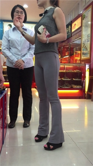 [JACK原创作品]极品紧身灰色打底裤熟女，太有味道了[623MB]