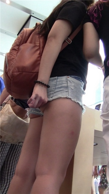 兰热牛黑T恤长发苹果旗舰WM[MP4/1.7GB]