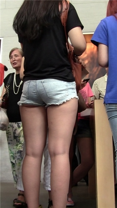 兰热牛黑T恤长发苹果旗舰WM[MP4/1.7GB]