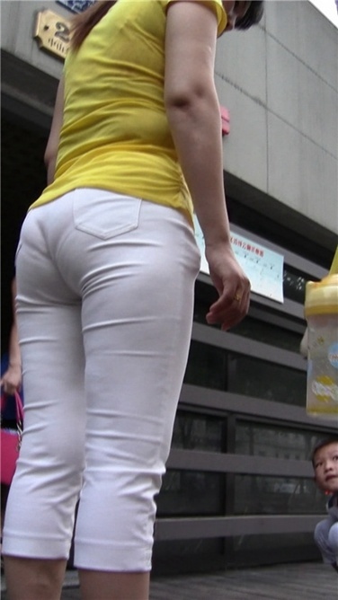 极透极薄极性感的白裤MM[M2TS/1GB]