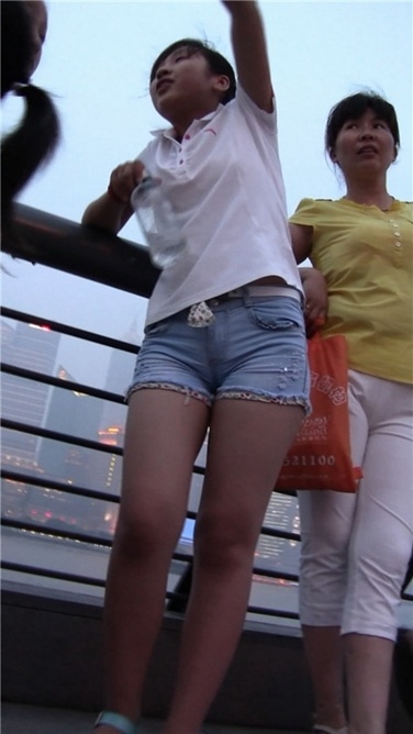 极透极薄极性感的白裤MM[M2TS/1GB]