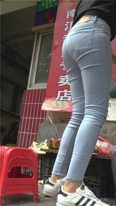 切西瓜的紧身蓝牛MM[M2TS/1GB]