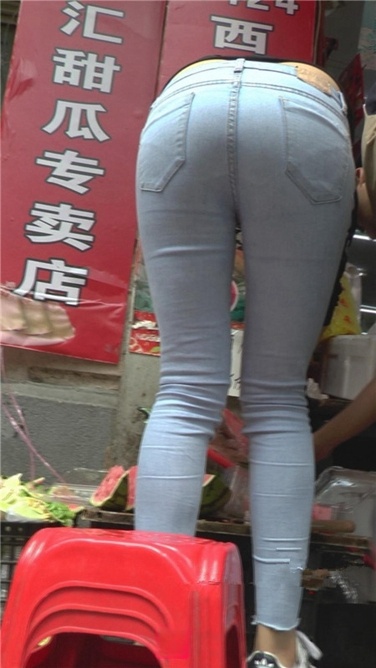 切西瓜的紧身蓝牛MM[M2TS/1GB]