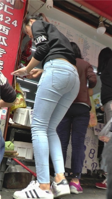 切西瓜的紧身蓝牛MM[M2TS/1GB]