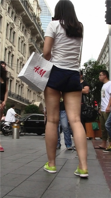 秀色不错的薄短裤[M2TS/1GB]