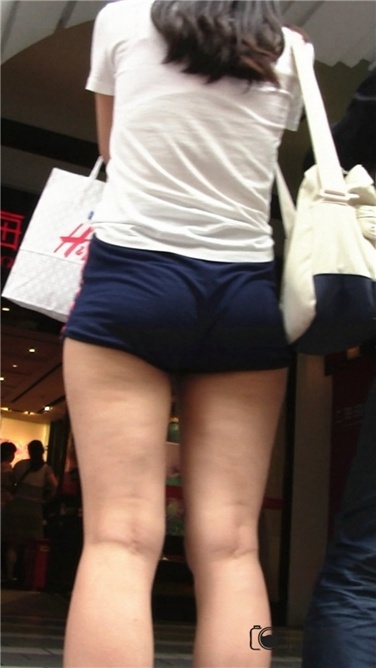 秀色不错的薄短裤[M2TS/1GB]