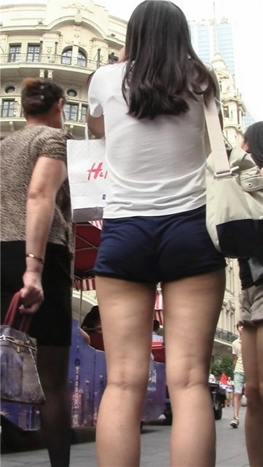 秀色不错的薄短裤[M2TS/1GB]