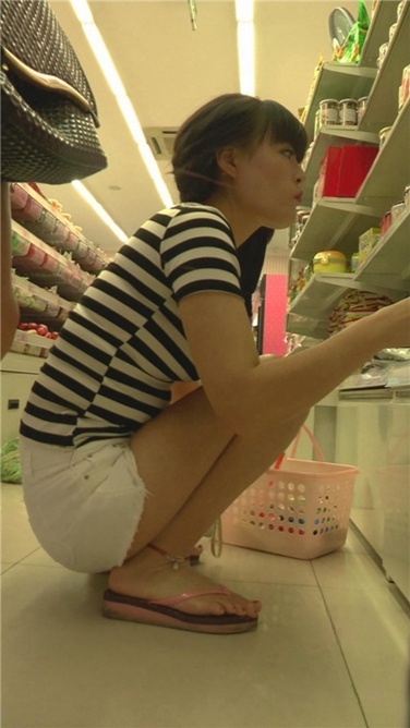 白色热裤[MP4/1GB]