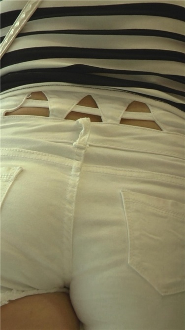 白色热裤[MP4/1GB]