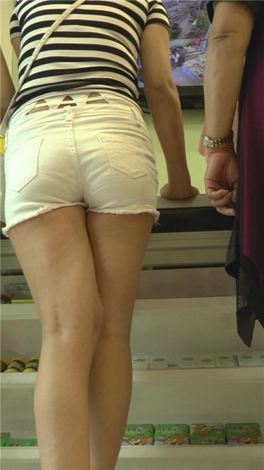 白色热裤[MP4/1GB]