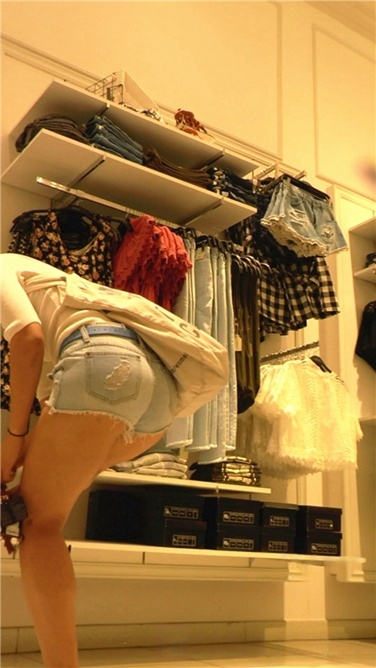 戴黑帽的高个妹子[MP4/429MB]