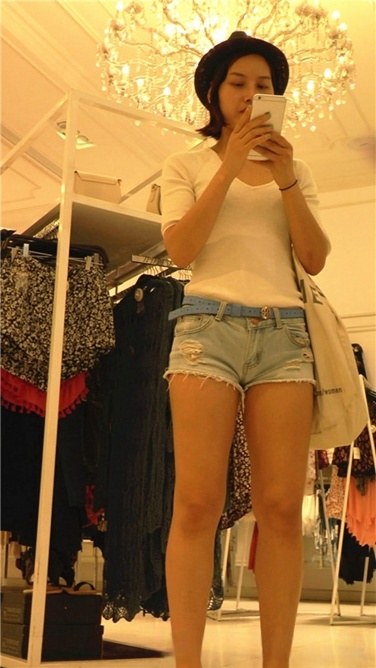 戴黑帽的高个妹子[MP4/429MB]