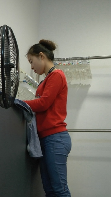 兰牛白胸图红衫美邦店员[MTS/3GB]