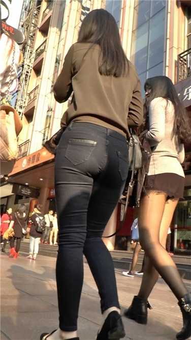 一箭三少妇,紧牛、黑丝、红裙[MTS/1.5GB]