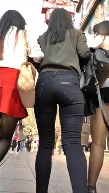 一箭三少妇,紧牛、黑丝、红裙[MTS/1.5GB]