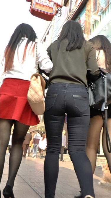 一箭三少妇,紧牛、黑丝、红裙[MTS/1.5GB]