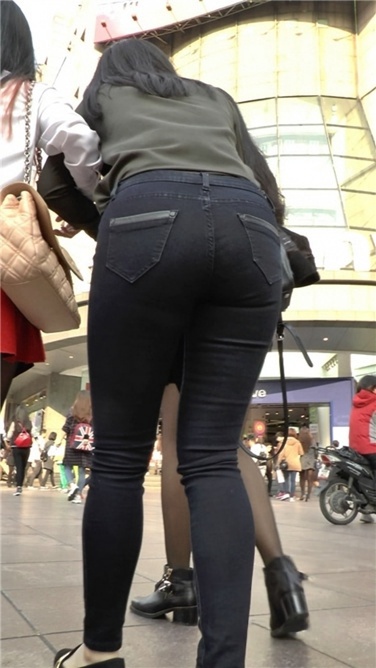 一箭三少妇,紧牛、黑丝、红裙[MTS/1.5GB]