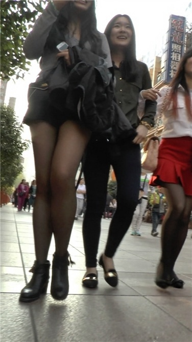 一箭三少妇,紧牛、黑丝、红裙[MTS/1.5GB]