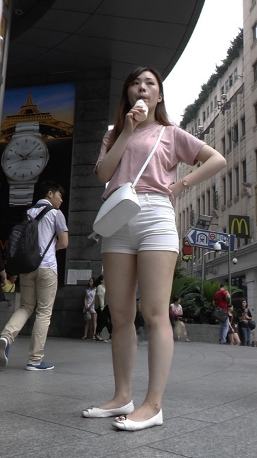 牵着妈妈的手的大闺女[M2TS/365MB]