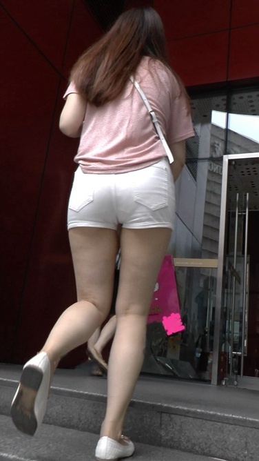 牵着妈妈的手的大闺女[M2TS/365MB]