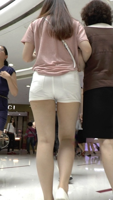 牵着妈妈的手的大闺女[M2TS/365MB]