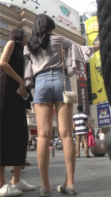 1.75米以上高颜值辣妹[MP4/674MB]