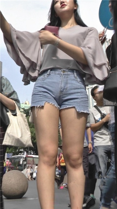 1.75米以上高颜值辣妹[MP4/674MB]