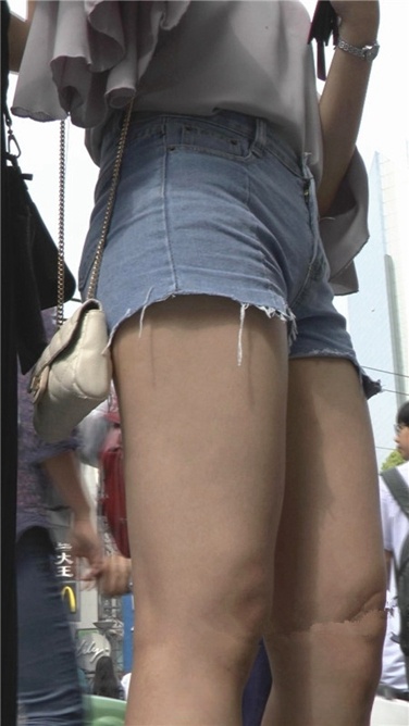 1.75米以上高颜值辣妹[MP4/674MB]