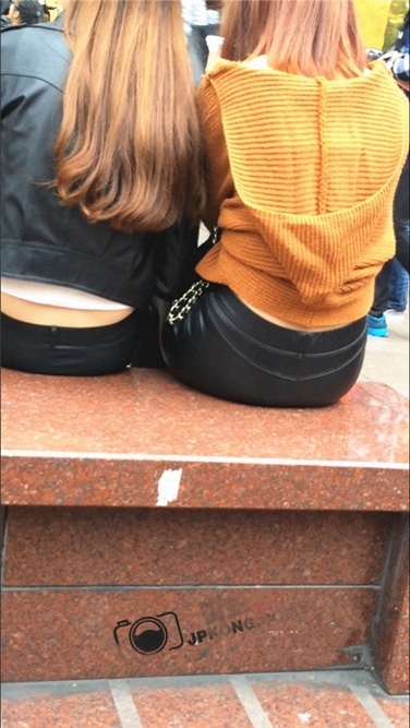 南京路两个黑色皮裤翘臀美女 [MP4/2GB]