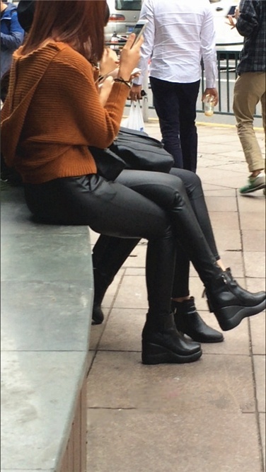 南京路两个黑色皮裤翘臀美女 [MP4/2GB]