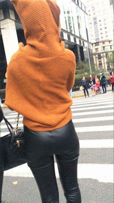 南京路两个黑色皮裤翘臀美女 [MP4/2GB]