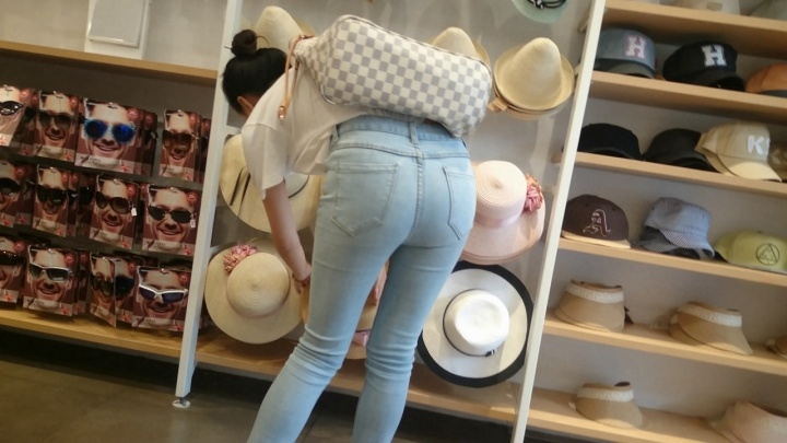 [4K超清画质]买帽子的极品蓝牛美女[MP4/279MB]