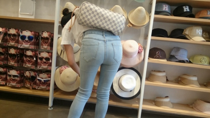 [4K超清画质]买帽子的极品蓝牛美女[MP4/279MB]