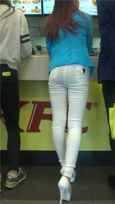 [雷神] 肯德基店里白裤美眉[MP4/1.2GB]