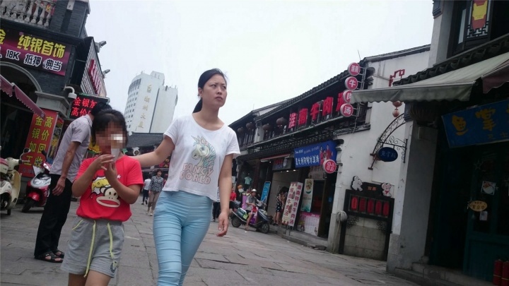 [雷神] [4K超清画质]紧身蓝牛轻熟女,很有味道~[MP4/450MB]